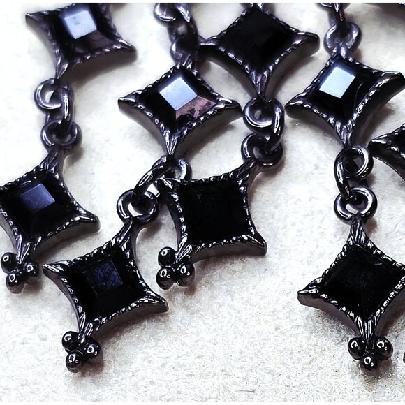 🔥$5/$25 Carol Collection Black Chandelier Faceted Post Earrings - Picture 4 of 10